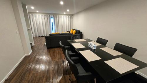 Stokes Valley House | 3BR Brand New Modern Townhouse Sunny & Spacious
