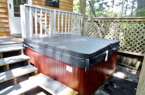 Oakland Cabin | 3BR Cabin, Hot Tub, Lake Access, Pet-Friendly – 30% Weekly Discount Excl. Summer