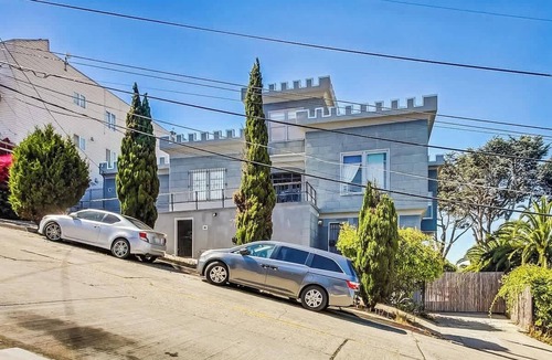 Silver Terrace House | 3br Castle on the Hill w/VIEWS