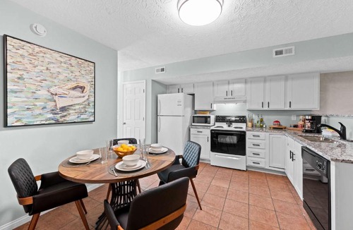 Williamstown Apartment | 3BR Condo Near Ark Encounter, 8 Guests, Parking