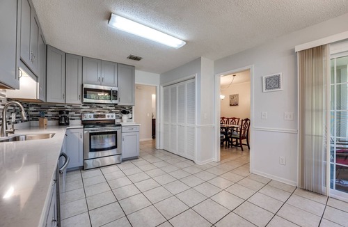 Fleming Island House | 3BR Dog-Friendly Home w/Fenced Yard Near Park & Doctor's Lake