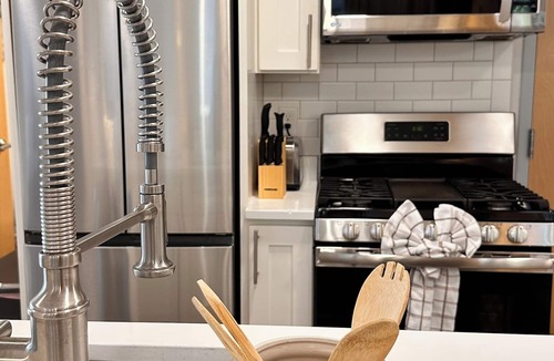 Downtown Apartment | 3BR Downtown Providence Family Home, Walk to Riverwalk
