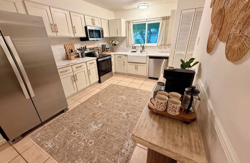 Grogan's Mill House | 3Br Executive Woodland Retreat—Close to Hospitals, Trails, I45, Market St & Mall