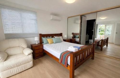 Wynnum House | 3BR Family Home Walk to Waterfront & Wading Pool
