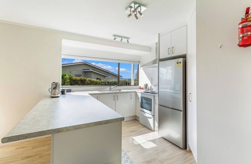 Massey House | 3BR Family Home with Patio in Massey