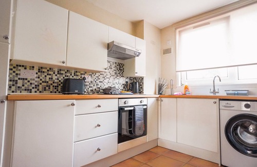 Clydebank Apartment | 3BR Flat By Caledonia Luxe Stays Short Lets Agency