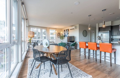 West Bellevue Bed & Breakfast | 3BR | Gym, Balcony | Bellevue | Sophari Parkside H
