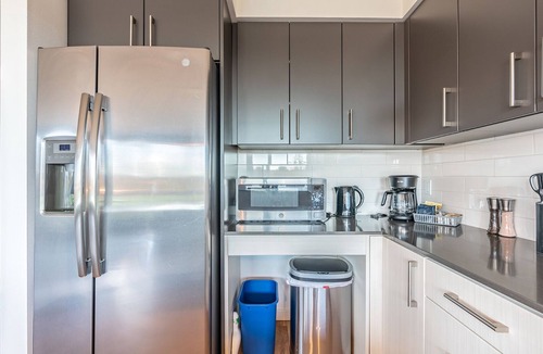 West Bellevue Bed & Breakfast | 3BR | Gym, Balcony | Bellevue | Sophari Parkside H