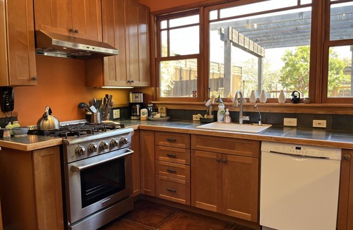 Poets Corner House | 3BR Hidden Garden Retreat Berkeley Poet's Corner