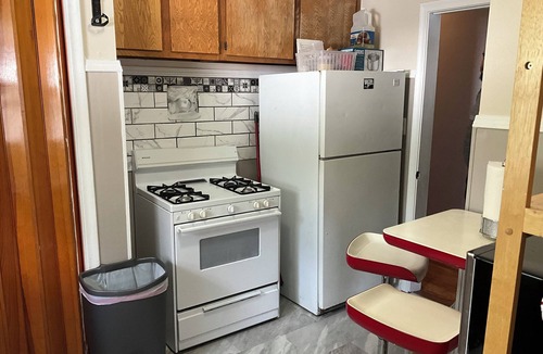 Detroit House | 3BR home 20’ Dtn Detroit, near Corewell Health Hos, Meijer’s Major Bus Routes