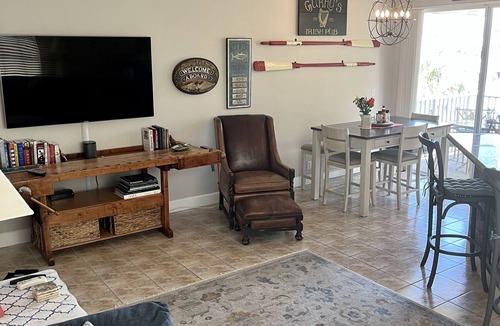 Ruskin House | 3BR Home.