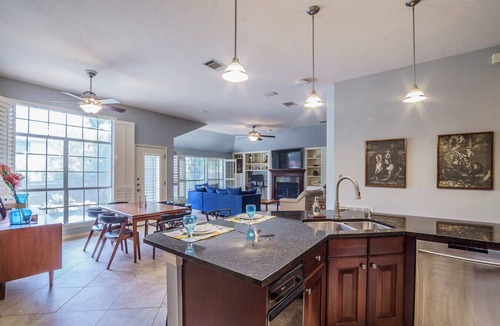 Riverplace House | 3BR home w/private pool + 3 mins 2 Riverplace