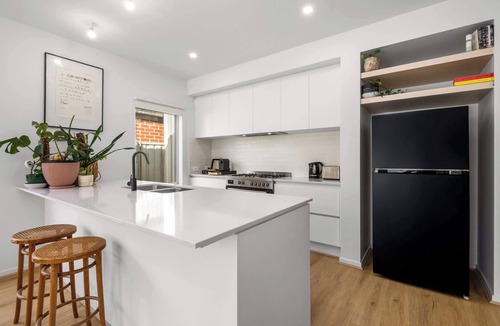 Mount Duneed House | 3BR Light-filled Retreat, Mt Duneed