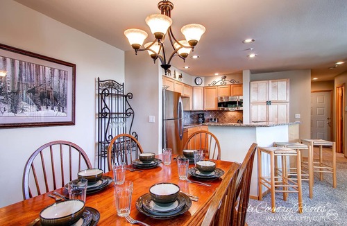 Four O'Clock House | 3BR+Loft Mountain Townhome Near the Slopes. PRIVATE HOT TUB, Views! CR500