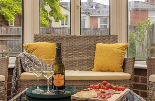 Portswood House | 3BR Luxury Chic Spacious House w/Parking -Sleeps 7