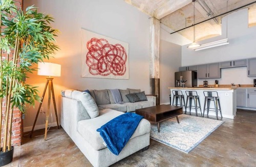Crossroads Arts District Apartment | 3BR Luxury Historic Loft with Gym