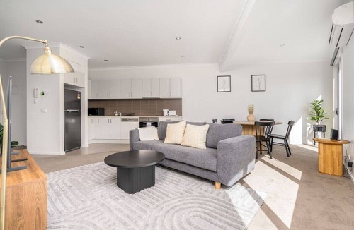 Braddon Apartment | 3BR Modern Apt | Prime Location 7 Mins to CBD!