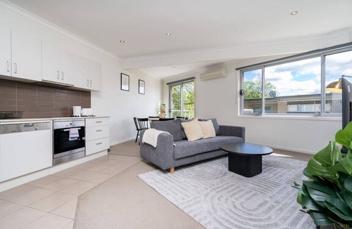 Braddon Apartment | 3BR Modern Apt | Prime Location 7 Mins to CBD!