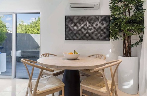 Glendowie House | 3BR Modern Elegance Near Beaches