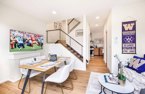 University District House | 3BR Modern Townhome w/Parking Near UW & Children’s Hospital
