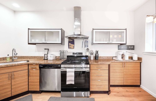 University District House | 3BR Modern Townhome w/Parking Near UW & Children’s Hospital