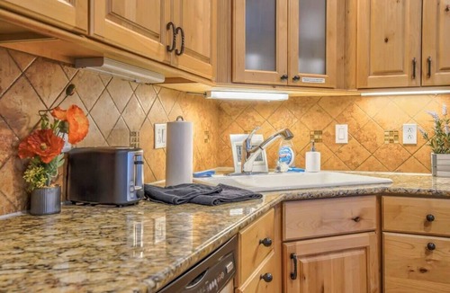 Green Mountain Falls House | 3BR Mountain Views|Hot Tub & Firepit|Gameroom
