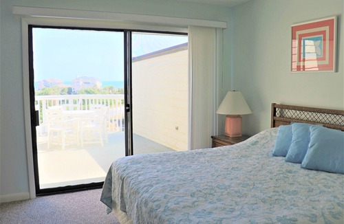 Emerald Isle Condo | 3BR Ocean View Condo with Pools & Beach Access