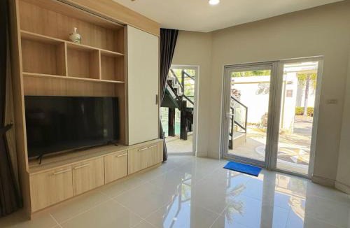 Pratumnak Hill Villa | 3BR Pool Villa Beach Access Patumnak Hill