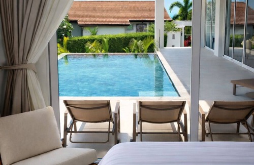Choeng Mon House | 3BR Pool Villa with Rooftop Sea Views Near the Beach