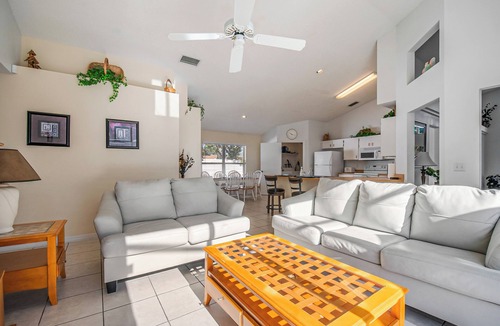 Lindfields House | 3BR | Private Pool | Near Disney | Inexpensive