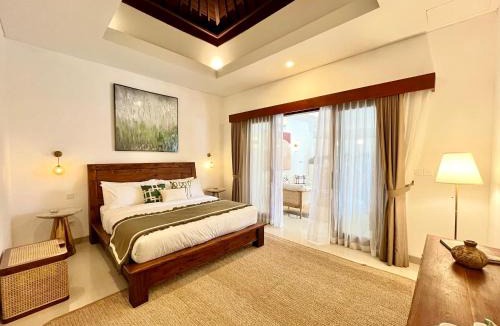 Berawa Villa | 3BR Private Pool Villa in Canggu Near Finns