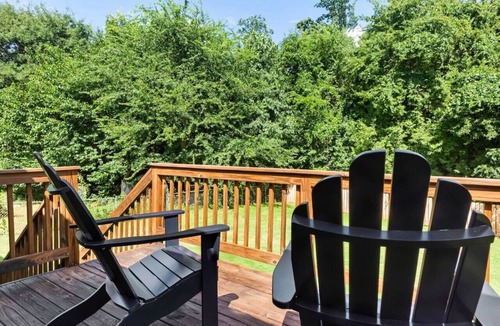 East Raleigh House | 3BR Retreat | Fenced Yard & Pet Friendly