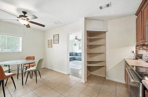 Baldwin House | 3BR Retreat w/Backyard & Full Kitchen
