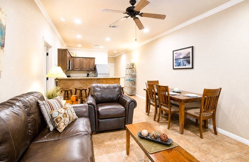 Gruene Condo | 3BR Riverfront Condo | Balcony | Pool | W/D | Snowbirds Welcome
