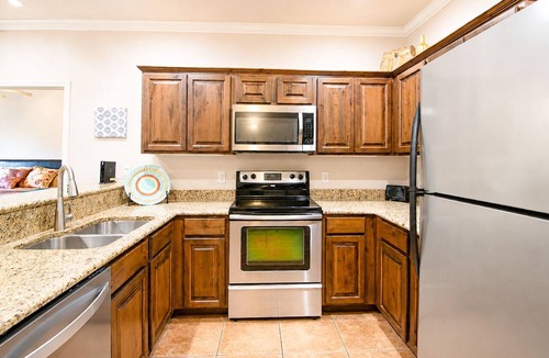 Gruene Condo | 3BR Riverfront Condo | Balcony | Pool | W/D | Snowbirds Welcome