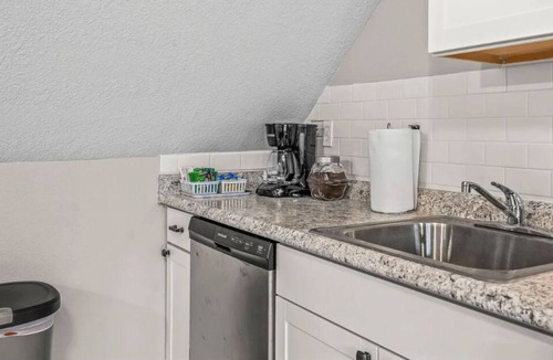 Tigard Villa | 3BR Sleeps 9 Near Washington Sq Mall
