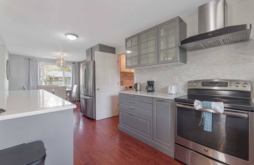 Vancouver House | 3BR Stylish Home｜Mainfloor Bedroom｜Washer&Dryer｜Free Parking #42261