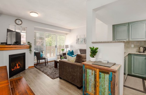 Village North House | 3BR | Sunpath | King Bed | Village Location | Private Patios | Hot Tub & Pool