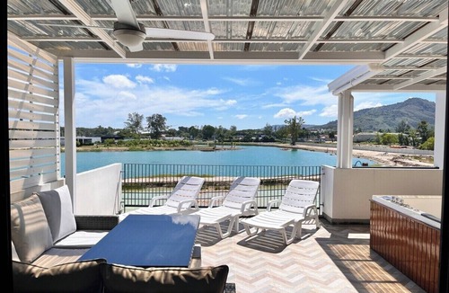 Laguna Villa | 3BR Townhouse with Jacuzzi & Lake View |CapitalPro