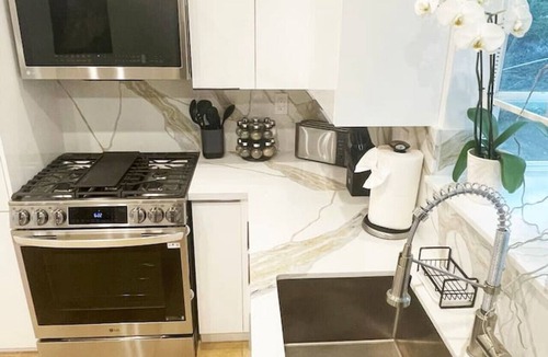 Hidden Hills House | 3BR Villa with Serene Poolside Views - CAL1 - HH