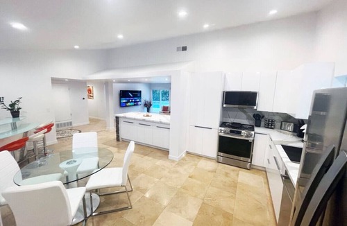 Hidden Hills House | 3BR Villa with Serene Poolside Views - CAL1 - HH