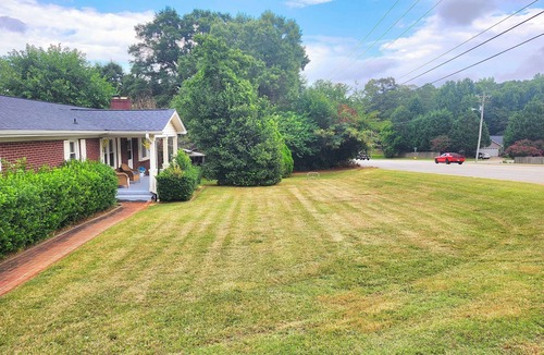 Greer House | 3BR with Fireplace, Smart TV , Near BMW & GSP