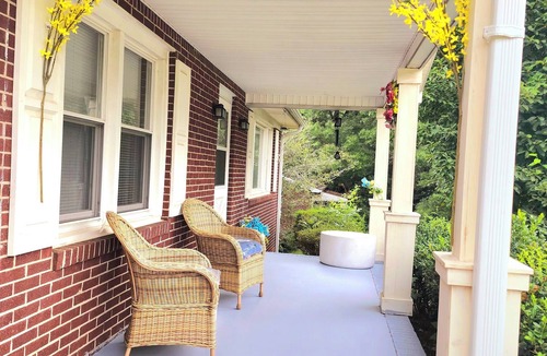 Greer House | 3BR with Fireplace, Smart TV , Near BMW & GSP