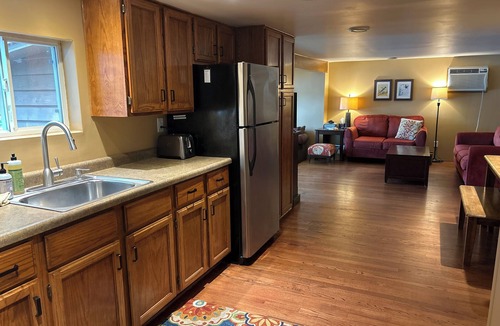 Eagle River Cabin | 3br1ba cozy serene cabin, pontoon, fishing boat, 2 kayaks, 2 sups, paddleboat