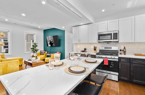 East Somerville Apartment | 3BR2Bth TD Garden/BOS/MIT/Harvard/3 Parking Spaces