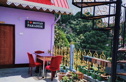 Darjeeling House | 3min walk from batasia ecopark were you can adopt the pace of nature betten cit