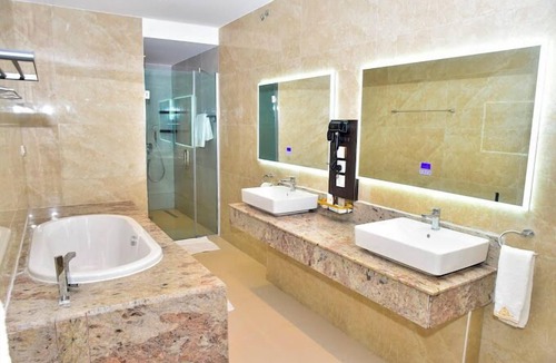Ofin Hotel | 3pple M Continental Hotel & Suites