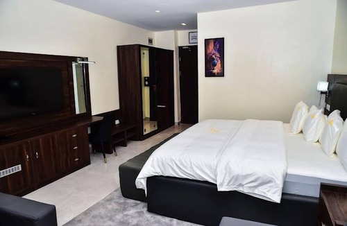Ofin Hotel | 3pple M Continental Hotel & Suites