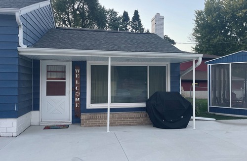 Clear Lake House | 3rd and Surf- 2 blocks from the lake, 1 block from the Legendary Surf Ballroom