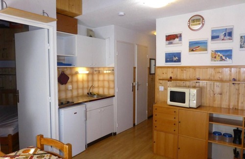 Les Contamines-Montjoie Apartment | 3rd floor, balcony, parking, tv, ski locker, 26m², Les Contamines-Montjoie
